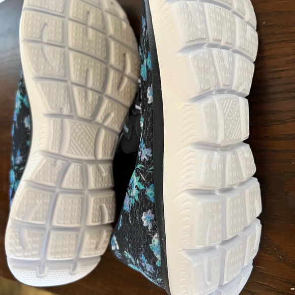 Sketchers Memory Foam Sneaker - Picture 2 of 2